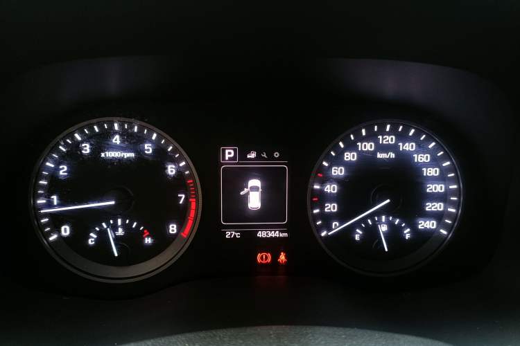 Used Hyundai Tucson 2015 2.0L Automatic Two-Wheel Drive Smart Version Instrument Cluster
