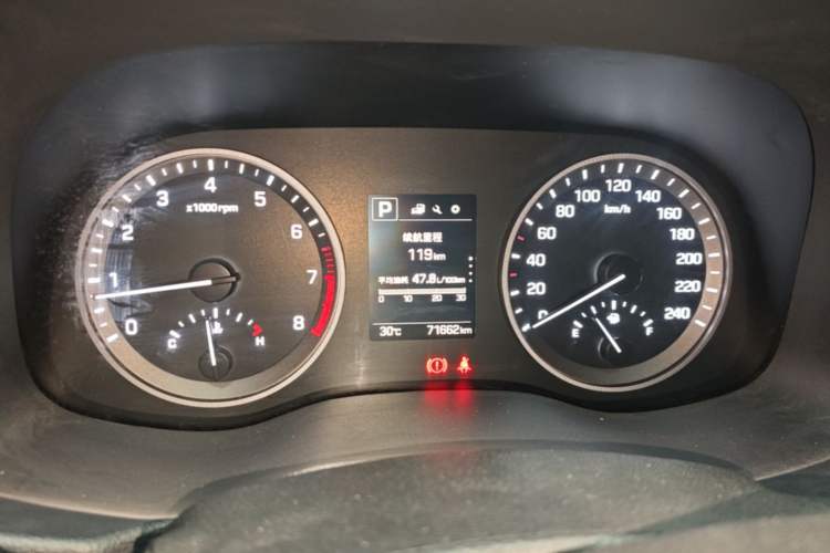 Used Hyundai Tucson 2015 1.6T Dual-Clutch Two-Wheel-Drive Smart Model Instrument Cluster