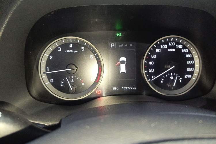 Used Hyundai Tucson 2015 1.6T Dual-Clutch Four-Wheel Drive Flagship Model Instrument Cluster