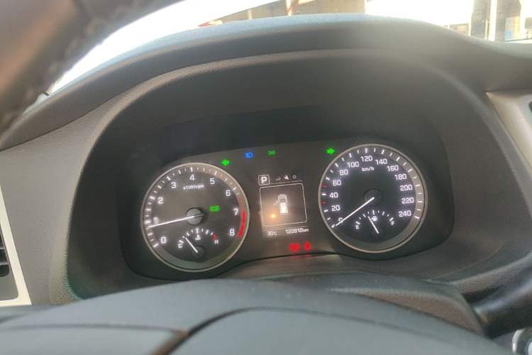Used Hyundai Tucson 2015 1.6T Dual-Clutch Two-Wheel-Drive Smart Model Instrument Cluster