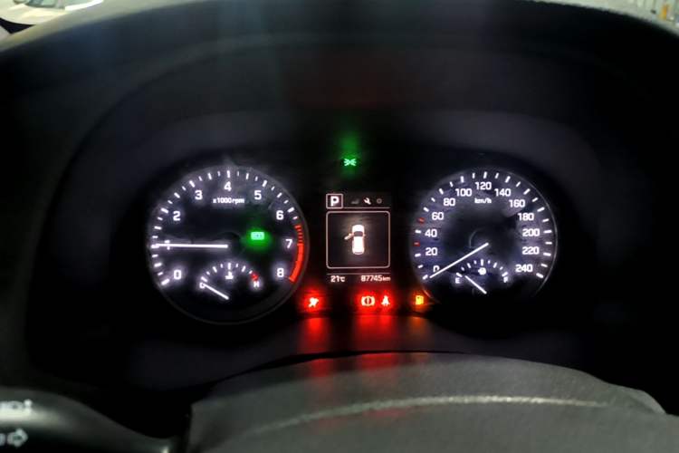 Used Hyundai Tucson 2015 1.6T Dual-Clutch Two-Wheel-Drive Smart Model Instrument Cluster