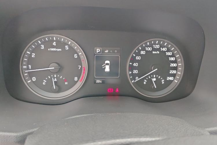 Used Hyundai Tucson 2015 1.6T Dual-Clutch Two-Wheel-Drive Leading Model Instrument Cluster