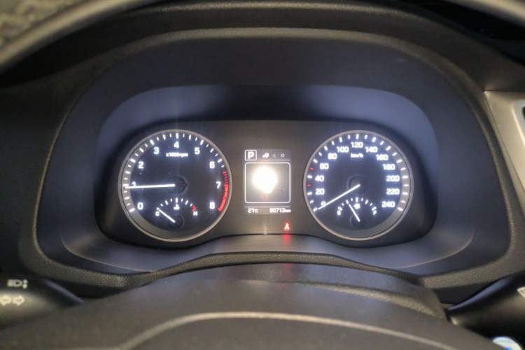 Used Hyundai Tucson 2015 1.6T Dual-Clutch Two-Wheel-Drive Leading Model Instrument Cluster