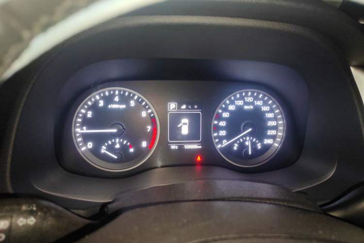 Used Hyundai Tucson 2015 1.6T Dual-Clutch Two-Wheel-Drive Leading Model Instrument Cluster