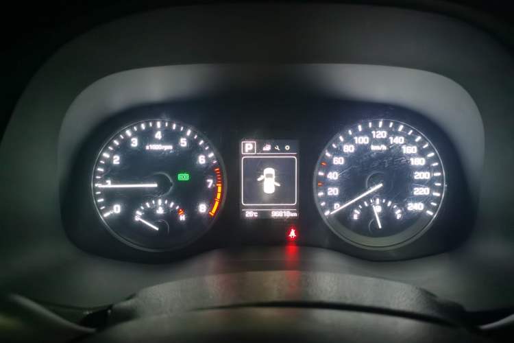 Used Hyundai Tucson 2015 1.6T Dual-Clutch Two-Wheel-Drive Smart Model Instrument Cluster