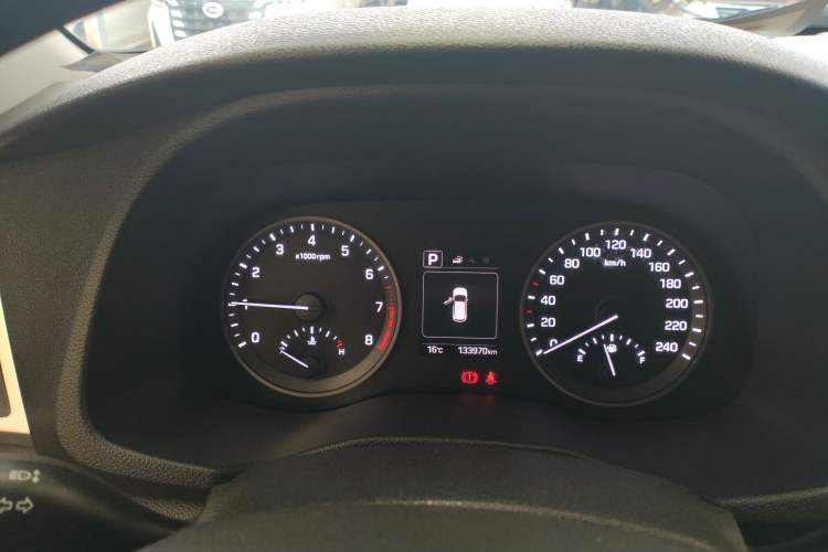Used Hyundai Tucson 2015 1.6T Dual-Clutch Two-Wheel-Drive Smart Model Instrument Cluster