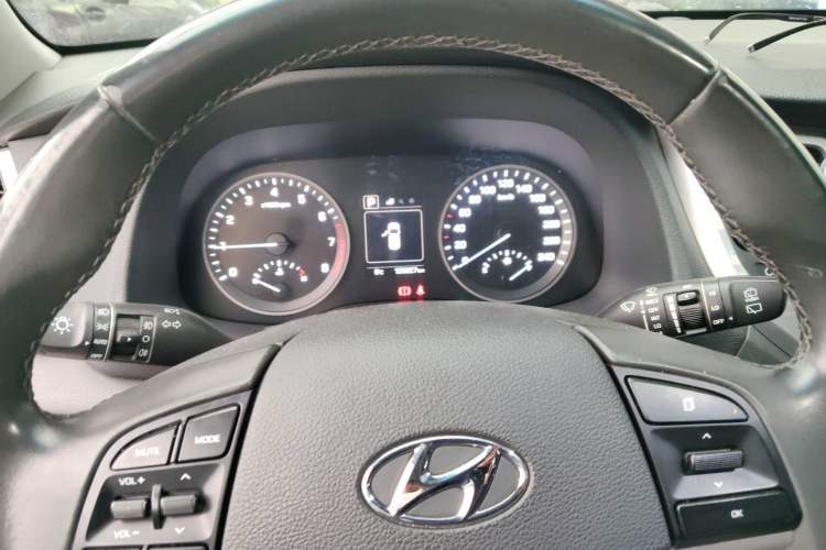 Used Hyundai Tucson 2015 1.6T Dual-Clutch Two-Wheel-Drive Leading Model Instrument Cluster