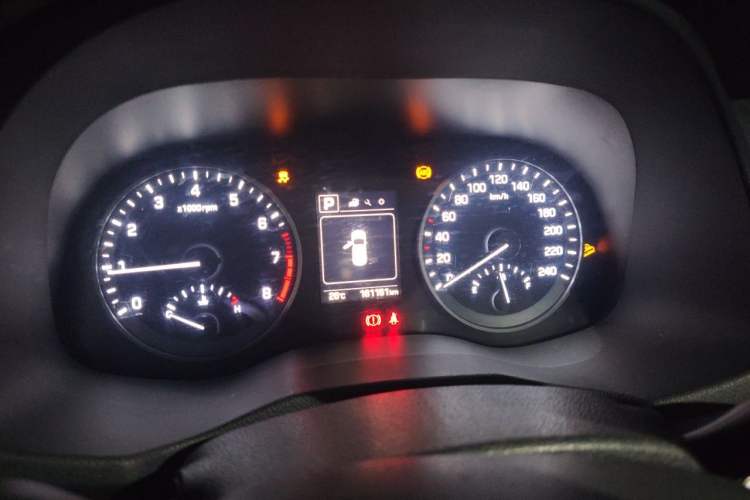 Used Hyundai Tucson 2015 1.6T Dual-Clutch Two-Wheel-Drive Smart Model Instrument Cluster