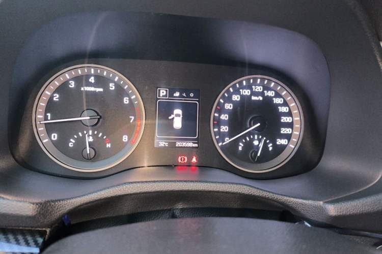 Used Hyundai Tucson 2015 1.6T Dual-Clutch Two-Wheel-Drive Leading Model Instrument Cluster