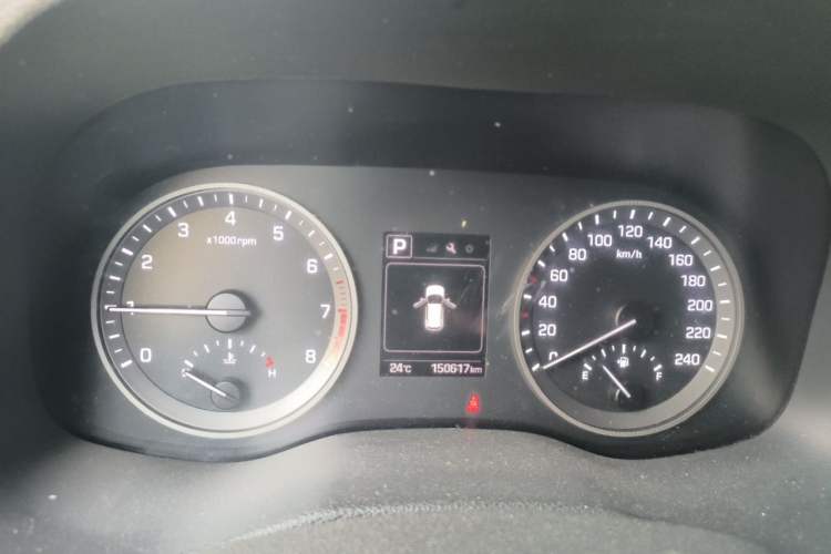 Used Hyundai Tucson 2015 1.6T Dual-Clutch Two-Wheel-Drive Leading Model Instrument Cluster
