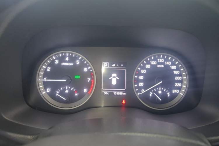 Used Hyundai Tucson 2015 1.6T Dual-Clutch Two-Wheel-Drive Leading Model Instrument Cluster