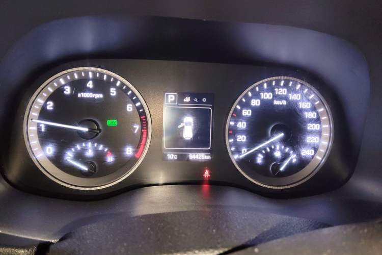 Used Hyundai Tucson 2015 1.6T Dual-Clutch Two-Wheel-Drive Leading Model Instrument Cluster