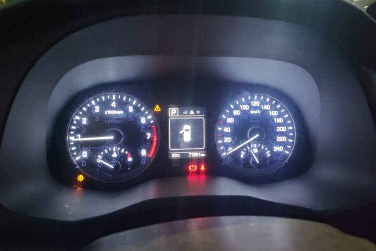 Used Hyundai Tucson 2015 1.6T Dual-Clutch Two-Wheel-Drive Smart Model Instrument Cluster