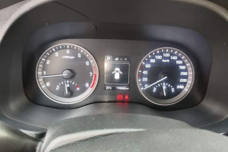 Used Hyundai Tucson 2015 1.6T Dual-Clutch Two-Wheel-Drive Smart Model Instrument Cluster