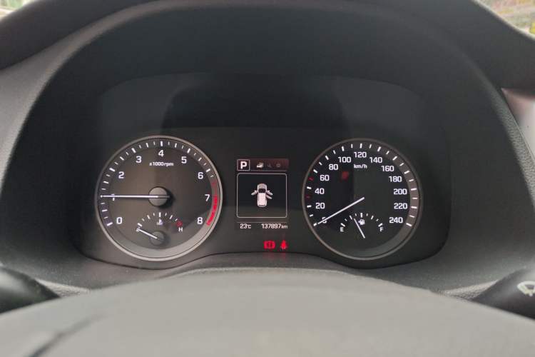 Used Hyundai Tucson 2015 1.6T Dual-Clutch Two-Wheel-Drive Leading Model Instrument Cluster