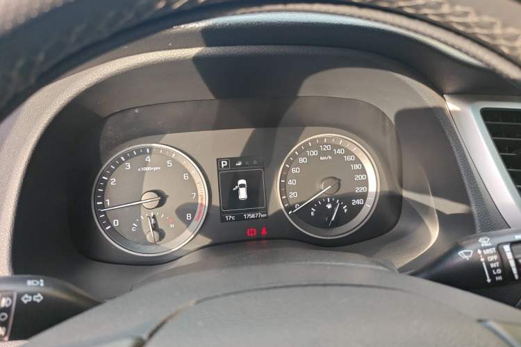 Used Hyundai Tucson 2015 1.6T Dual-Clutch Two-Wheel-Drive Leading Model Instrument Cluster