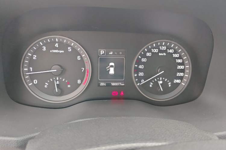 Used Hyundai Tucson 2015 1.6T Dual-Clutch Two-Wheel-Drive Leading Model Instrument Cluster