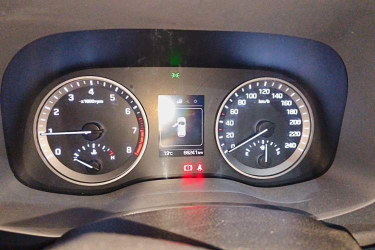 Used Hyundai Tucson 2015 1.6T Dual-Clutch Two-Wheel-Drive Smart Model Instrument Cluster