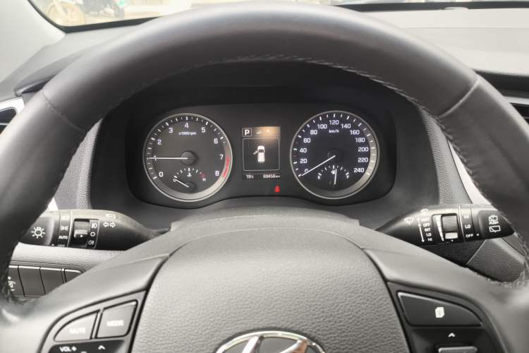 Used Hyundai Tucson 2015 1.6T Dual-Clutch Two-Wheel-Drive Smart Model Instrument Cluster