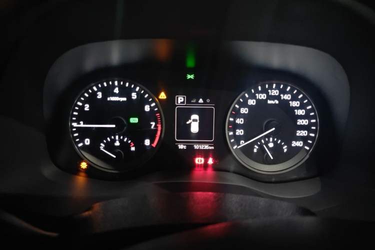 Used Hyundai Tucson 2015 1.6T Dual-Clutch Two-Wheel-Drive Smart Model Instrument Cluster
