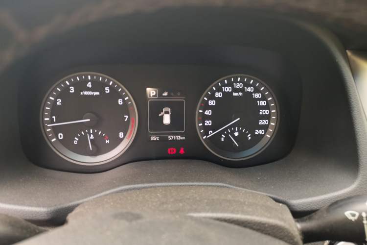 Used Hyundai Tucson 2015 1.6T Dual-Clutch Two-Wheel-Drive Smart Model Instrument Cluster