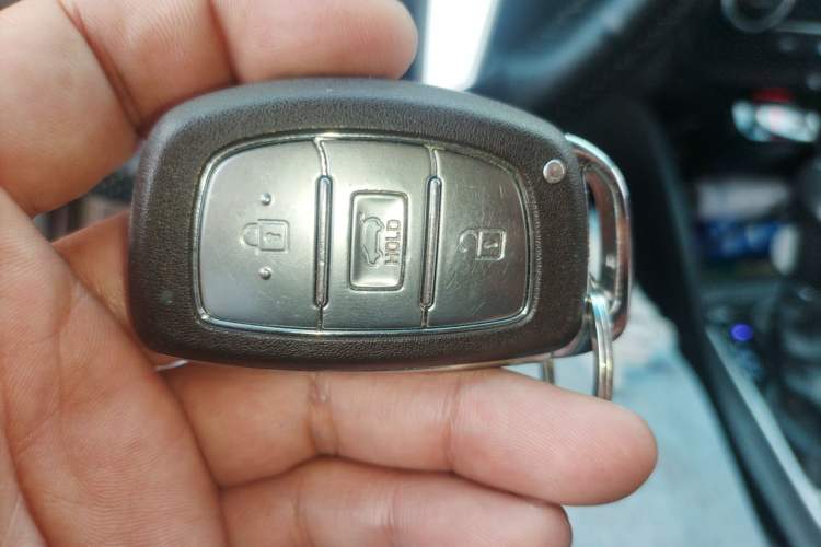 Used Hyundai Tucson 2015 1.6T Dual-Clutch Two-Wheel-Drive Smart Model Interior 1