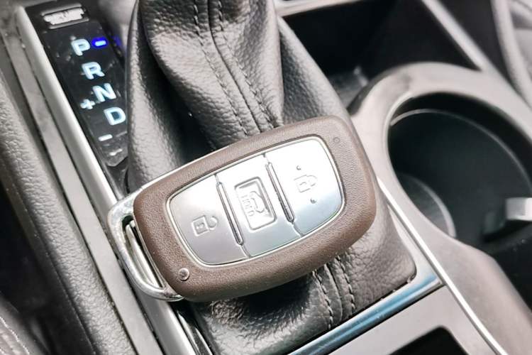 Used Hyundai Tucson 2015 1.6T Dual-Clutch Two-Wheel-Drive Smart Model Interior 1