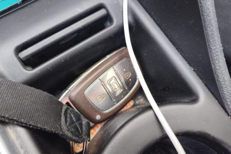 Used Hyundai Tucson 2015 1.6T Dual-Clutch Two-Wheel-Drive Smart Model Interior 1