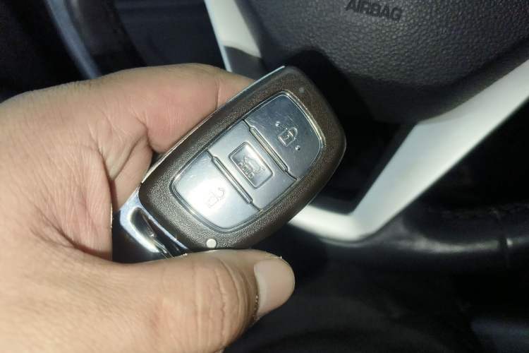 Used Hyundai Tucson 2015 1.6T Dual-Clutch Two-Wheel-Drive Smart Model Interior 1