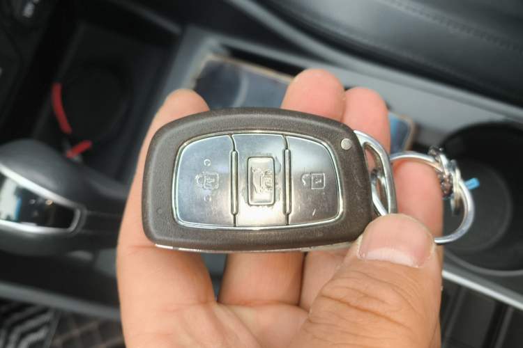 Used Hyundai Tucson 2015 1.6T Dual-Clutch Two-Wheel-Drive Smart Model Interior 1
