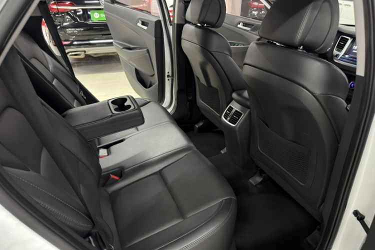 Used Hyundai Tucson 2015 1.6T Dual-Clutch Two-Wheel-Drive Smart Model Interior 11