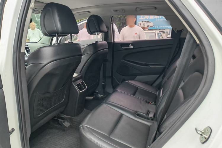 Used Hyundai Tucson 2015 1.6T Dual-Clutch Two-Wheel-Drive Smart Model Interior 2