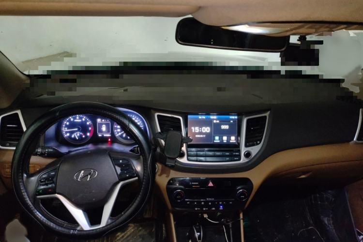 Used Hyundai Tucson 2015 1.6T Dual-Clutch Two-Wheel-Drive Smart Model Interior 2