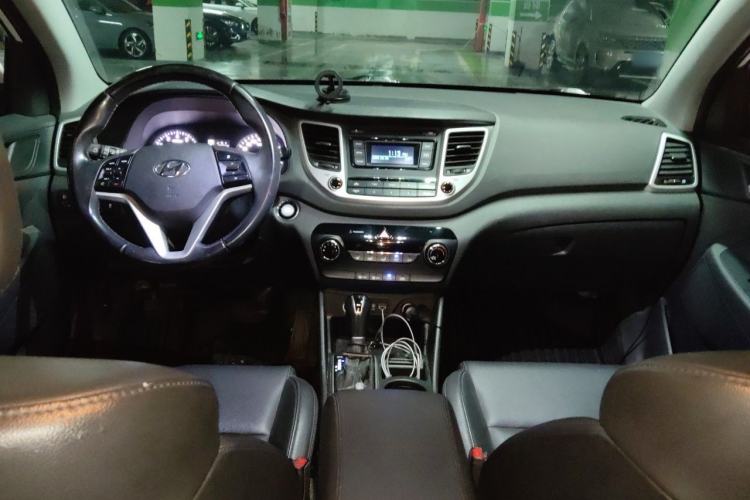 Used Hyundai Tucson 2015 2.0L Automatic Two-Wheel Drive Smart Version Interior 2