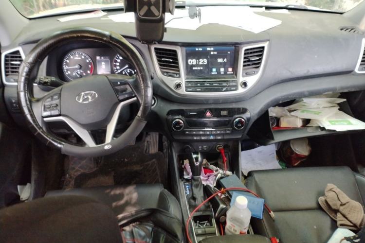 Used Hyundai Tucson 2015 1.6T Dual-Clutch Two-Wheel-Drive Smart Model Interior 2