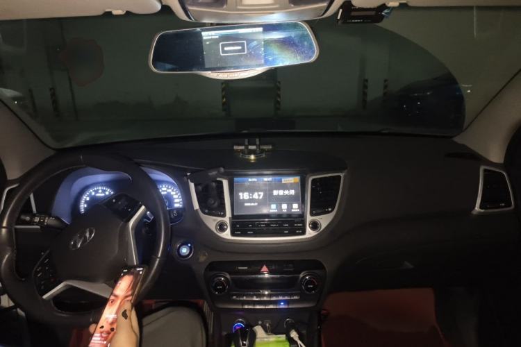 Used Hyundai Tucson 2015 1.6T Dual-Clutch Two-Wheel-Drive Smart Model Interior 2