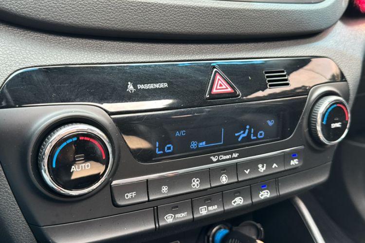 Used Hyundai Tucson 2015 1.6T Dual-Clutch Two-Wheel-Drive Smart Model Interior 2