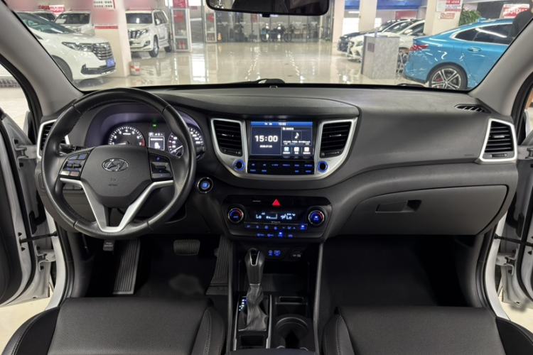 Used Hyundai Tucson 2015 1.6T Dual-Clutch Two-Wheel-Drive Smart Model Interior 2