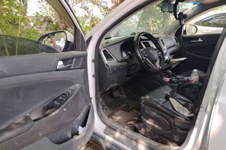 Used Hyundai Tucson 2015 1.6T Dual-Clutch Two-Wheel-Drive Smart Model Interior 3
