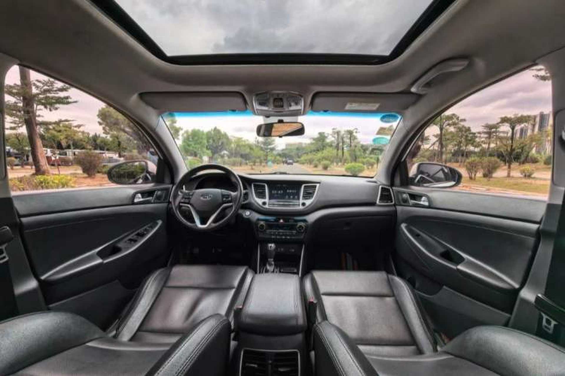 Used Hyundai Tucson 2015 1.6T Dual-Clutch Two-Wheel-Drive Smart Model Interior 3