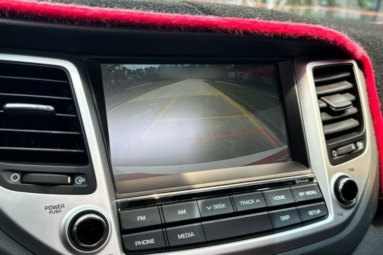 Used Hyundai Tucson 2015 1.6T Dual-Clutch Two-Wheel-Drive Smart Model Interior 3