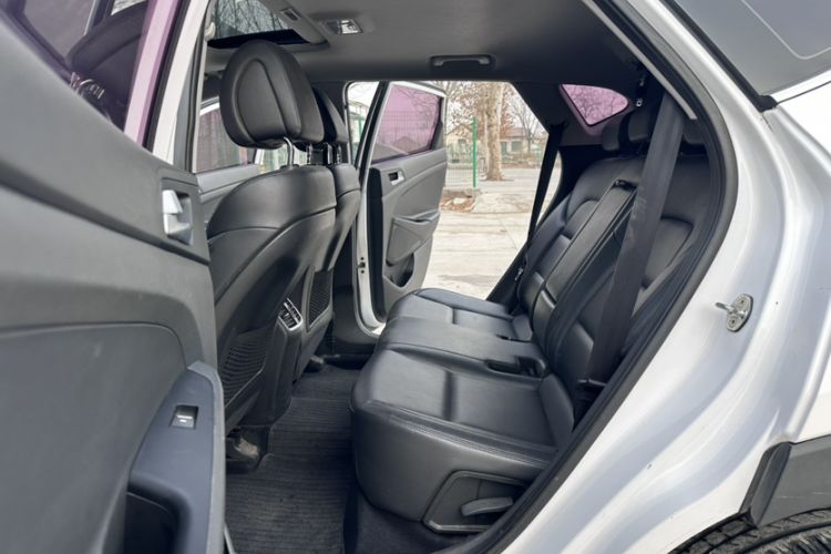 Used Hyundai Tucson 2015 1.6T Dual-Clutch Two-Wheel-Drive Smart Model Interior 3