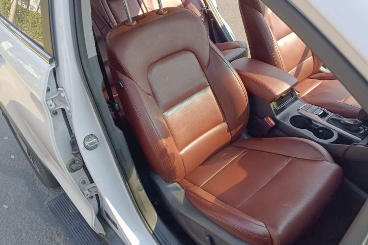 Used Hyundai Tucson 2015 1.6T Dual-Clutch Four-Wheel Drive Flagship Model Interior 4