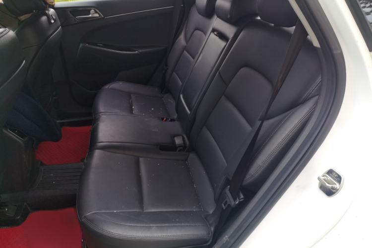 Used Hyundai Tucson 2015 1.6T Dual-Clutch Two-Wheel-Drive Smart Model Interior 4
