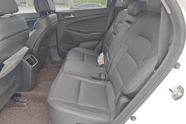 Used Hyundai Tucson 2015 1.6T Dual-Clutch Two-Wheel-Drive Leading Model Interior 4