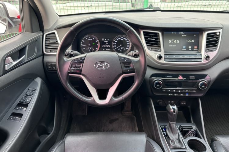 Used Hyundai Tucson 2015 1.6T Dual-Clutch Two-Wheel-Drive Smart Model Interior 4