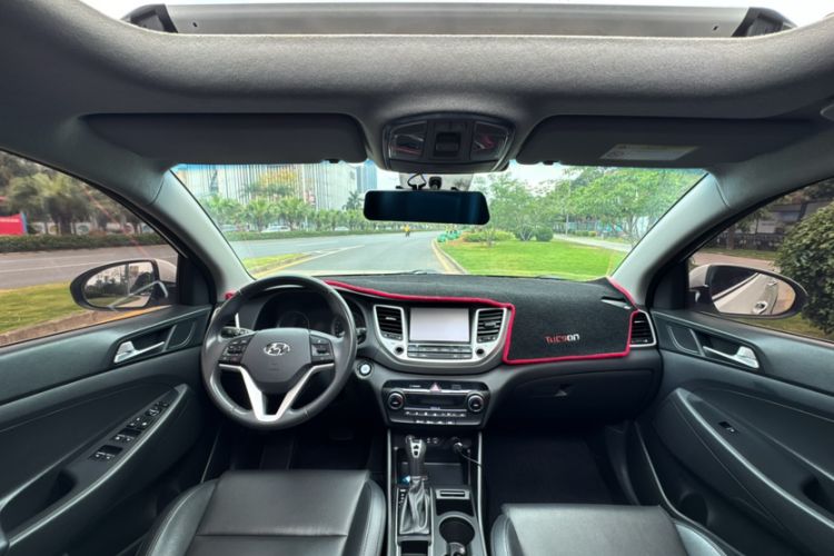 Used Hyundai Tucson 2015 1.6T Dual-Clutch Two-Wheel-Drive Smart Model Interior 5
