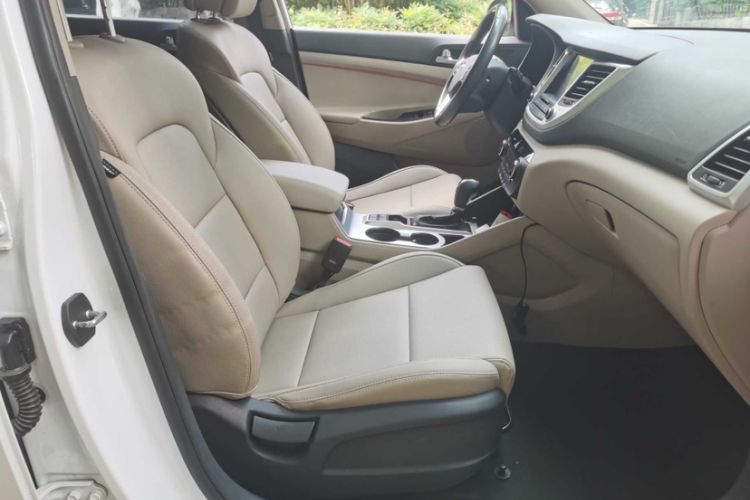 Used Hyundai Tucson 2015 1.6T Dual-Clutch Two-Wheel-Drive Smart Model Interior 7