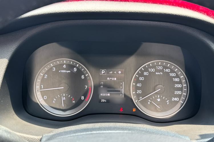 Used Hyundai Tucson 2015 1.6T Dual-Clutch Two-Wheel-Drive Smart Model Interior 7