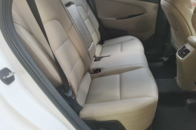 Used Hyundai Tucson 2015 1.6T Dual-Clutch Two-Wheel-Drive Smart Model Interior 8